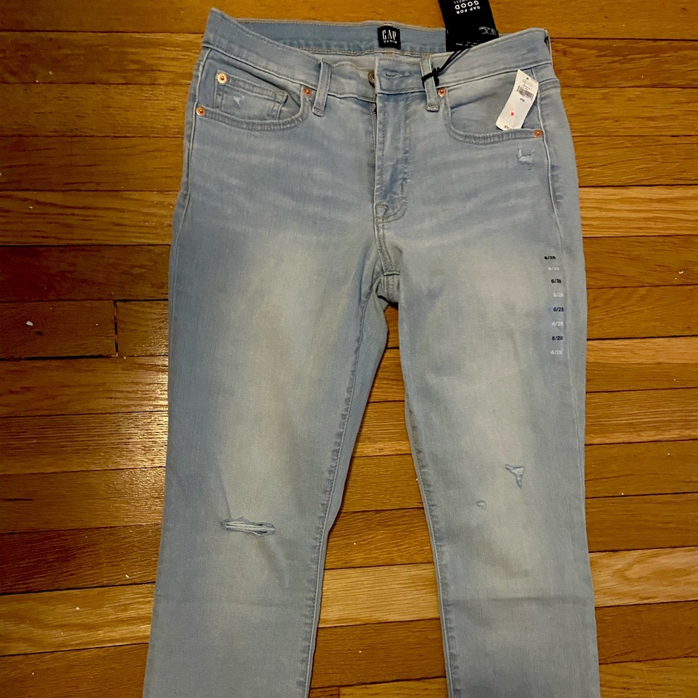 Light Wash Gap Skinny Jeans with Tags!!